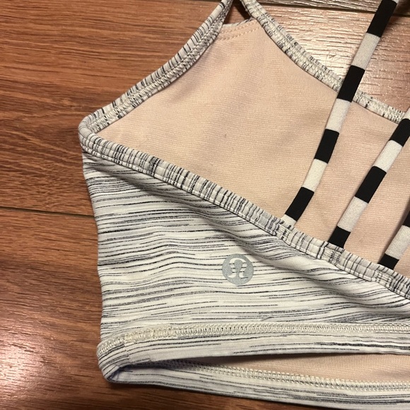 Lululemon Lighten Up Bra SpaceDye Camo WhiteSilver Spoon/Apex Stripe Black White - Picture 9 of 9